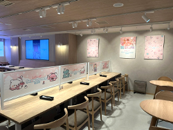 BOX cafe & space ルミネエスト新宿1号店で開催された「らぶいーずのSnowDream CAFE」（C）NTV